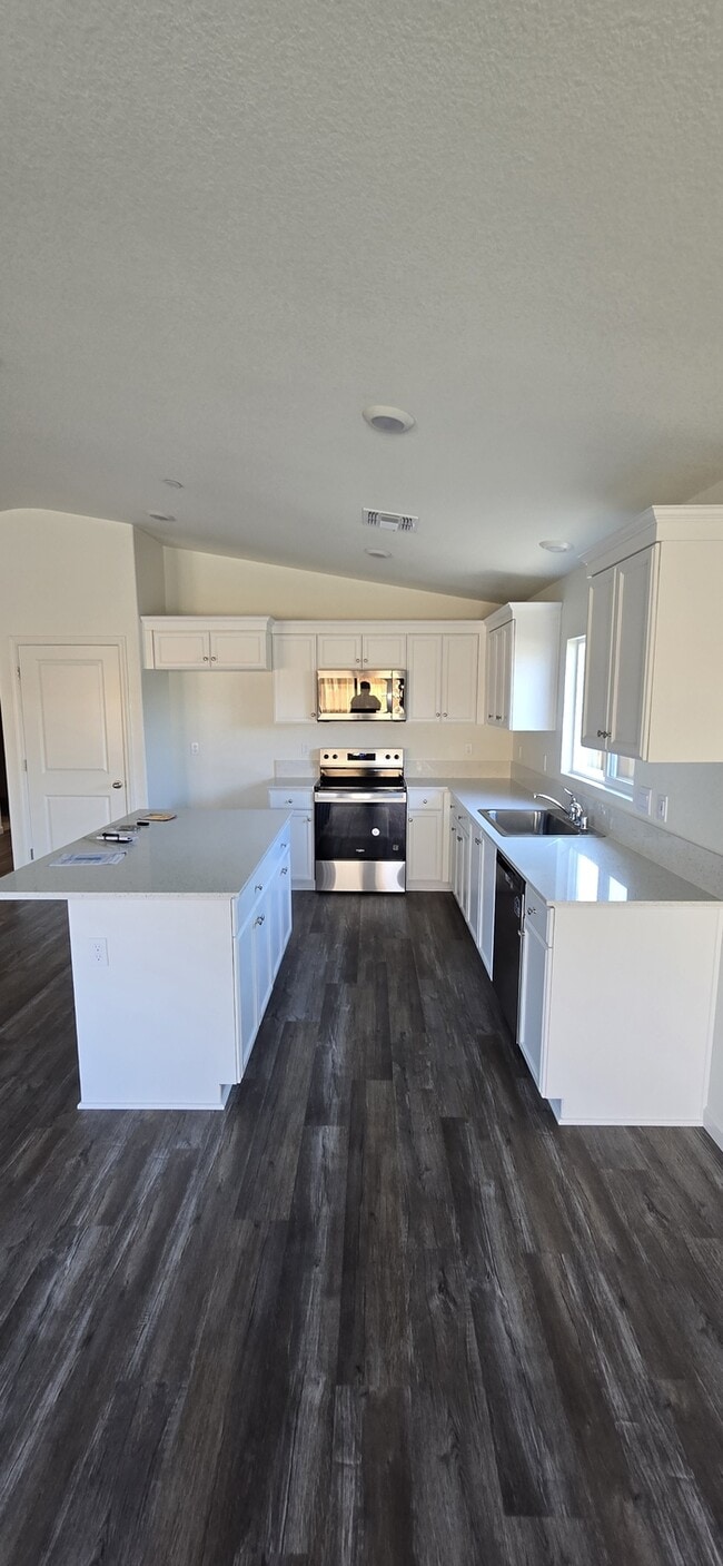Building Photo - Brand New 4 Bed, 3 Bath Solar-Powered Sing...