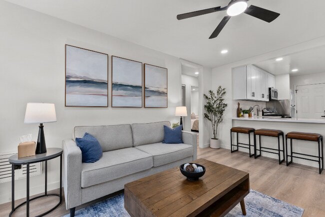 Building Photo - 4442 Clairemont Dr