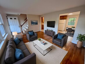 Building Photo - 8 Crestwood Ln