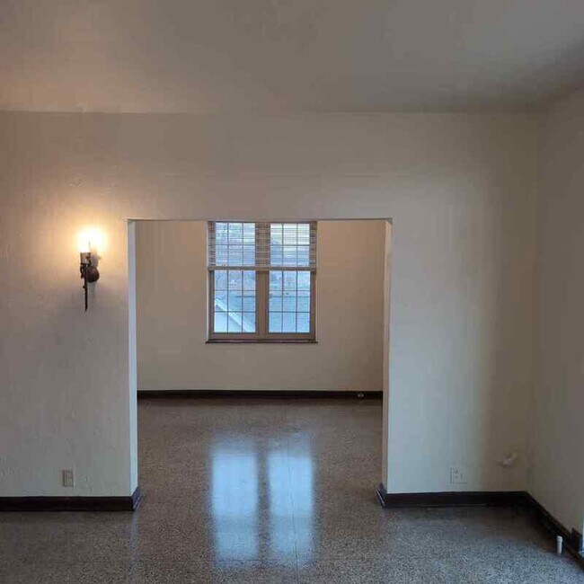 Foto del edificio - 425 S Monroe Ave