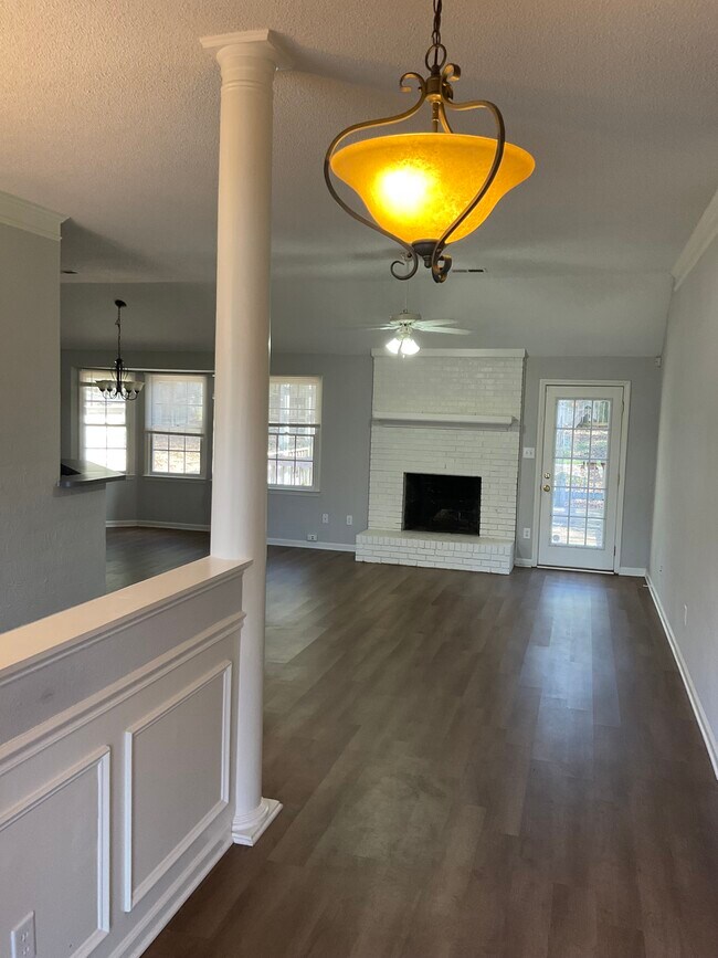 Building Photo - 9033 English Saddle Ln