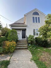 Building Photo - 14 2nd St