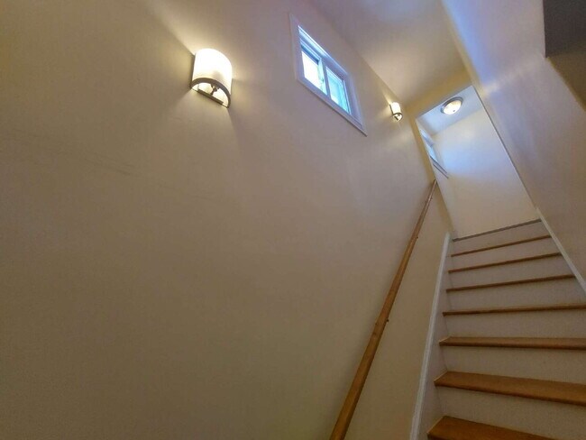 Foto del edificio - "Charming 1-Bed Oasis with 2 Full Baths in...