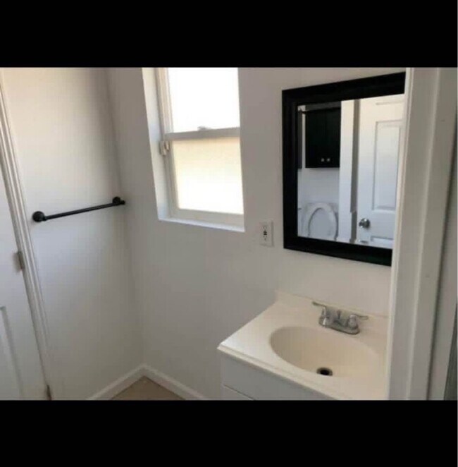 Foto del edificio - 16 Springs Rd