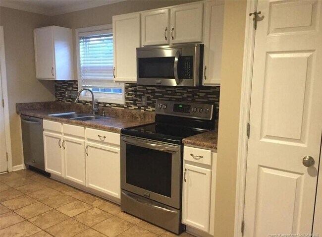 Building Photo - 1513 Laurel Oak Dr