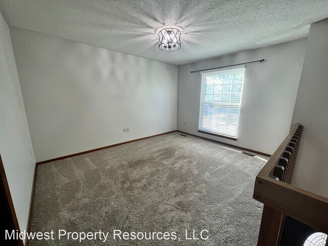Building Photo - 3 br, 2.5 bath House - 1014 NE Mulberry St