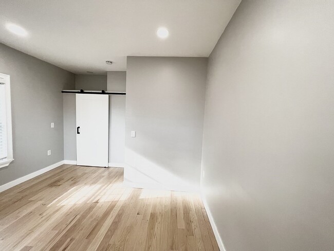 Building Photo - 513 Norwest Dr