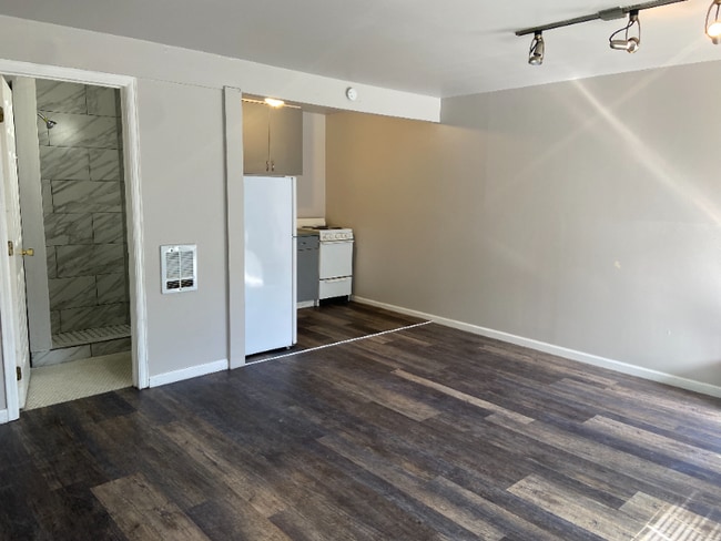 Building Photo - 1215 Queen Anne Ave N