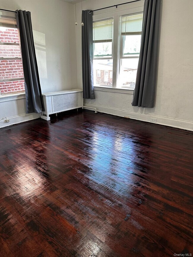 Foto del edificio - 93-18 240th St