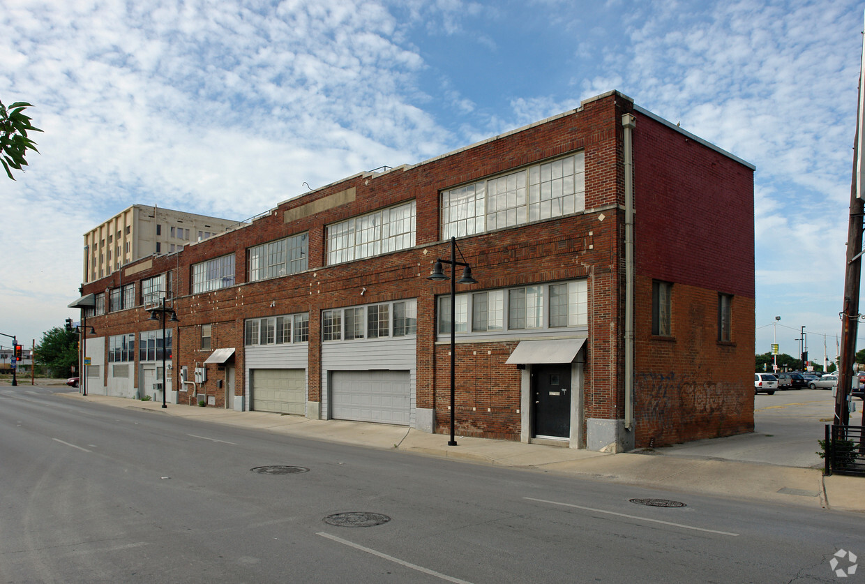 Building Photo - 1775 Young St