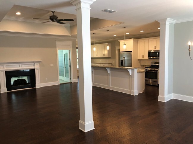 Foto del edificio - 101 Sweetbriar Lakes Dr