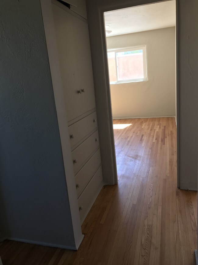 Building Photo - 636 San Pedro Dr SE
