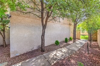 Building Photo - 2701 Alta Dr