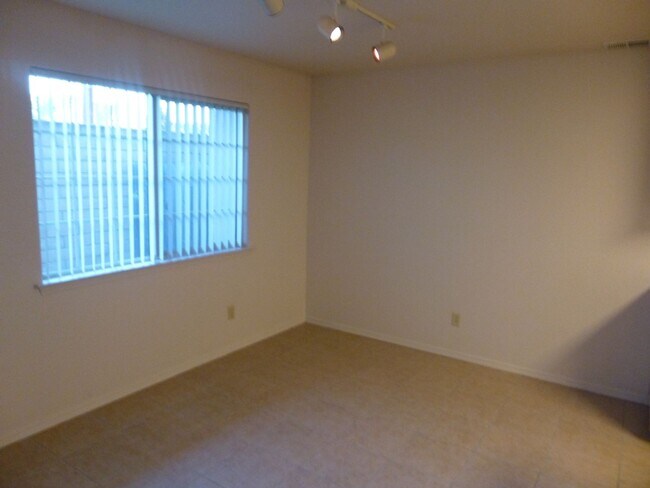 Foto del edificio - 3BR/3BA Townhouse Near Waller Park, just a...