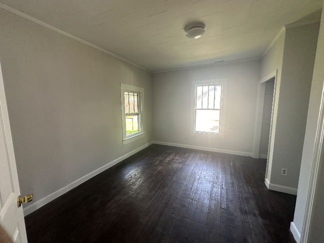 Building Photo - 211 Kern St