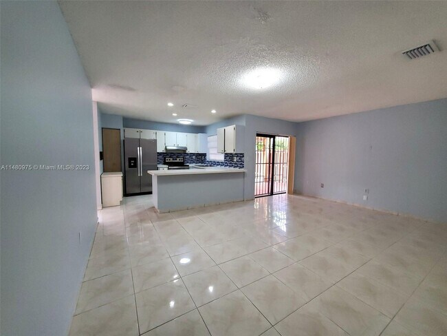 Building Photo - 1098 SW 134th Ct