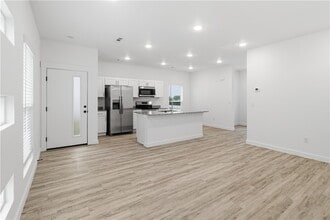 Building Photo - 501 Solar St