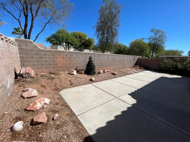 Building Photo - 7700 Prairie Corners Dr