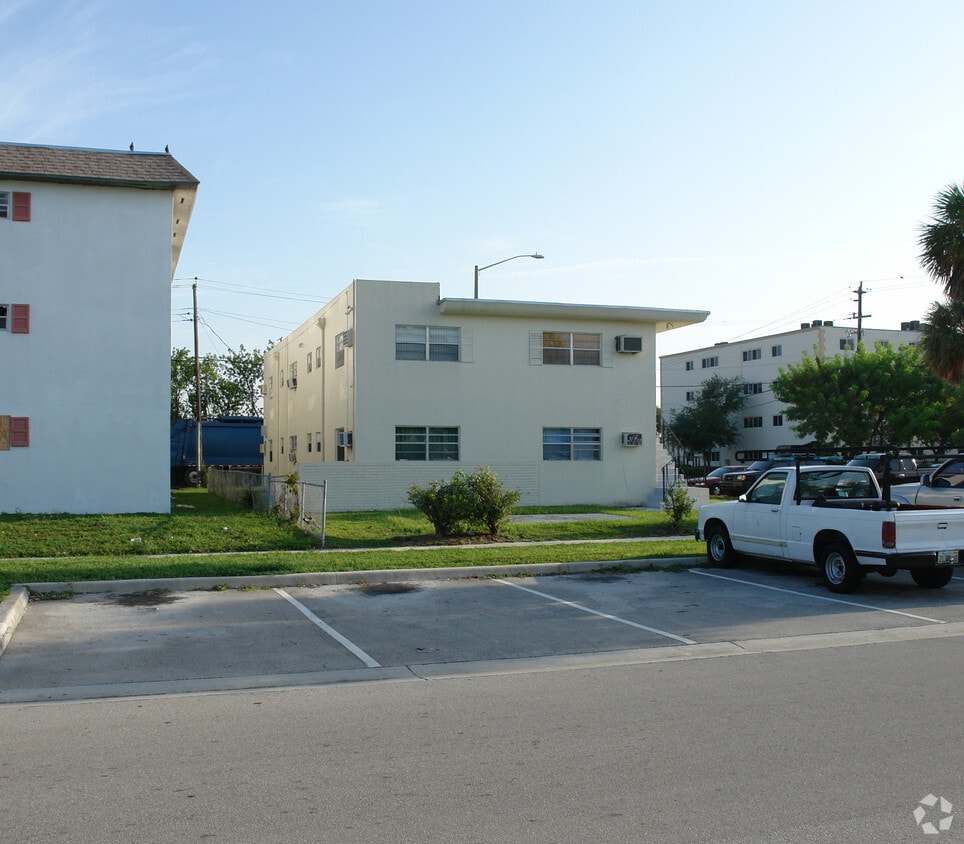 Building Photo - 1999 NE 168th St