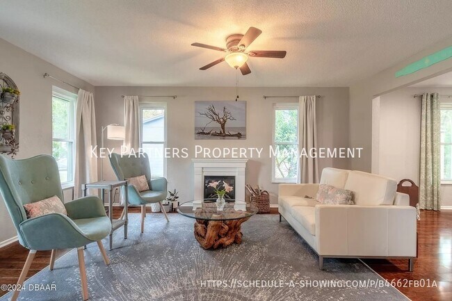 Building Photo - 716 Lindenwood Cir W