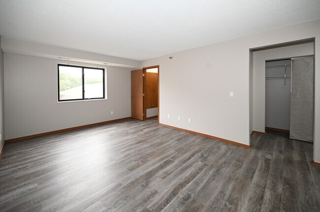 Foto del edificio - Rainbow Plaza Apartments