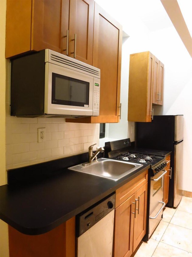 Foto principal - 210 E 94th St