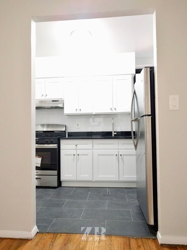 Building Photo - 152 Parkside Ave
