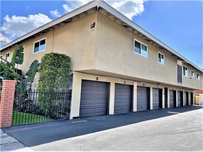 Foto del edificio - 15641 Tustin Village Way