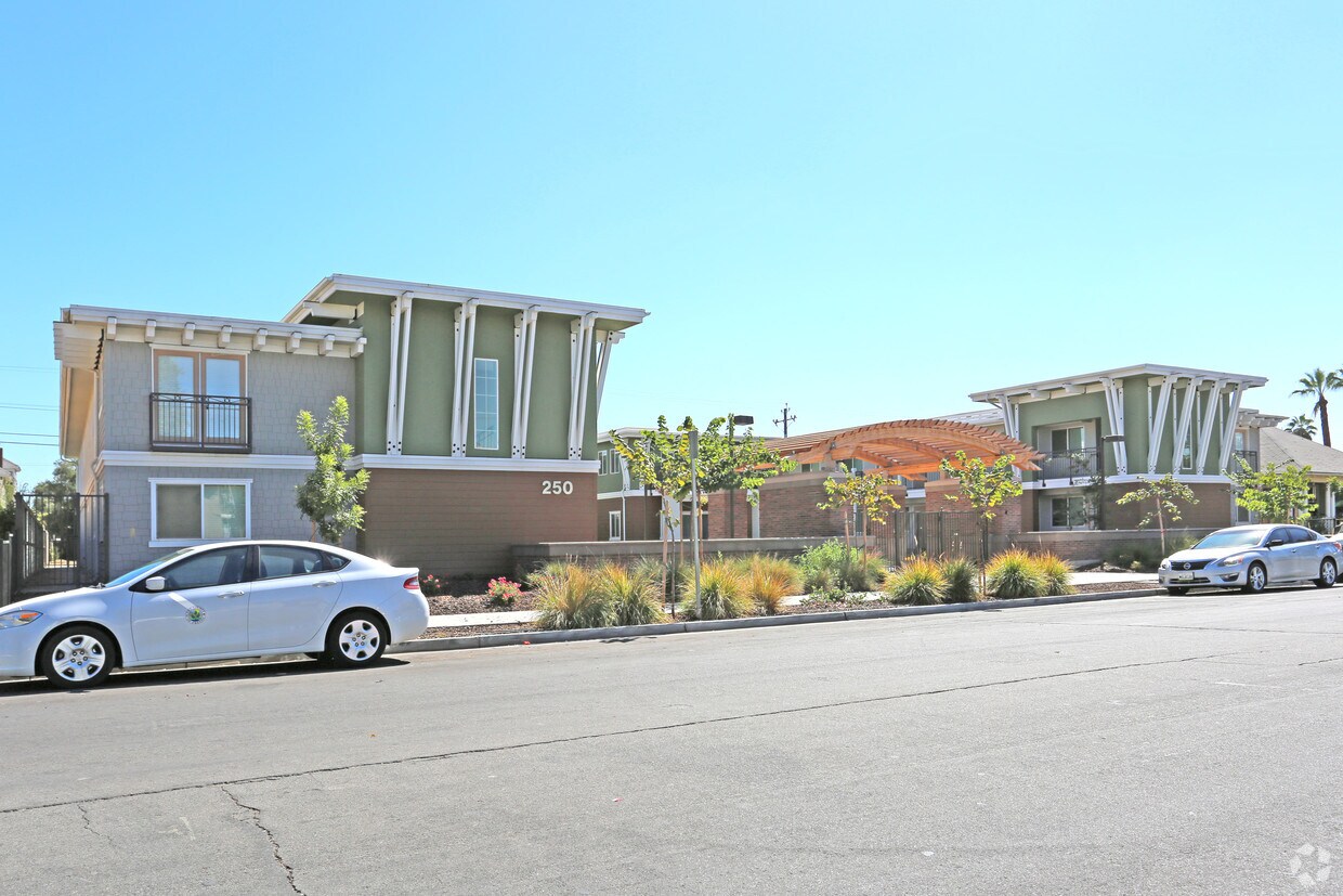 Primary Photo - 240-250 N Calaveras St