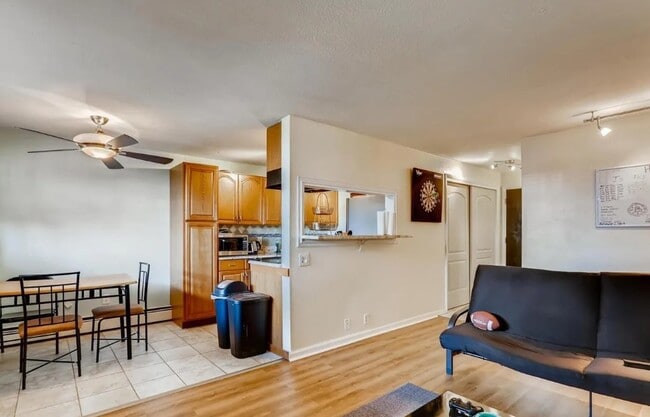 Foto del edificio - 1233 N Ogden St