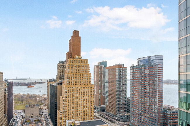 Building Photo - 88 Greenwich St
