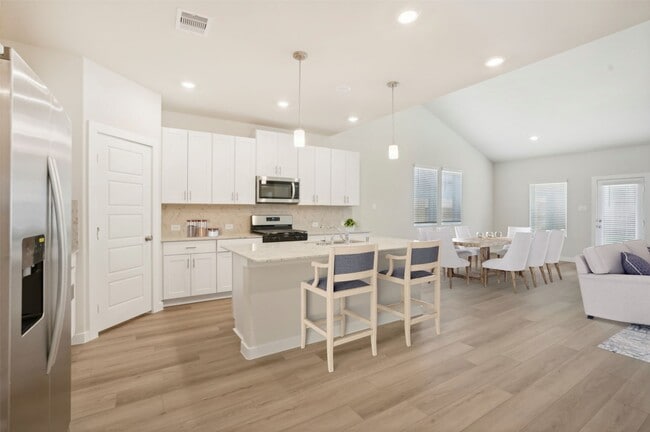 Foto del edificio - 1567 King Rnch Rd