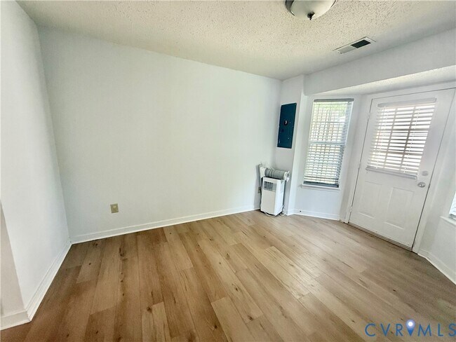 Foto del edificio - 10714 Keeney Ct