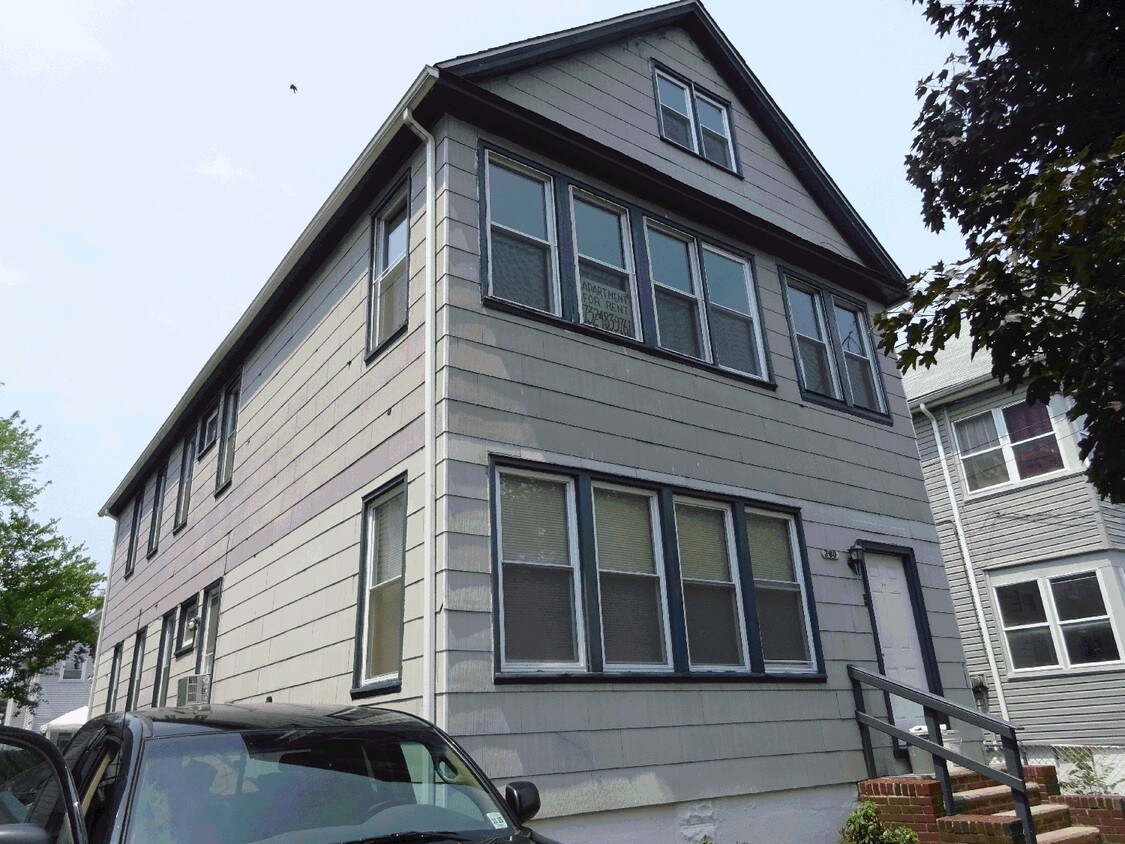 Front of House - 200 W 16th St