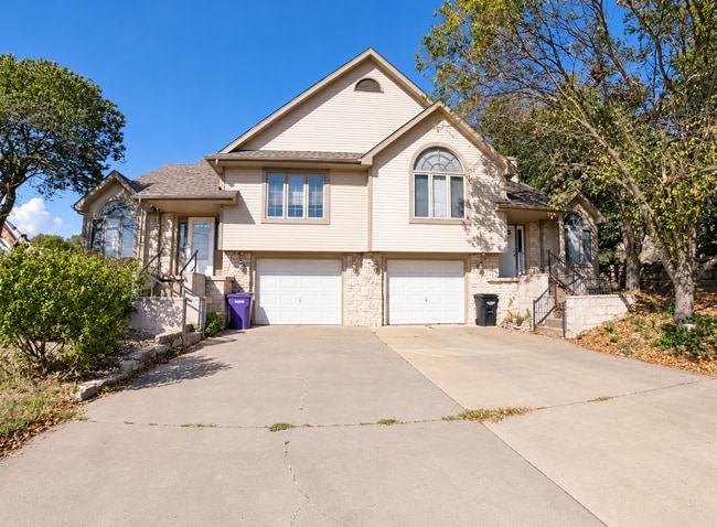 Building Photo - 3724 Everett Dr