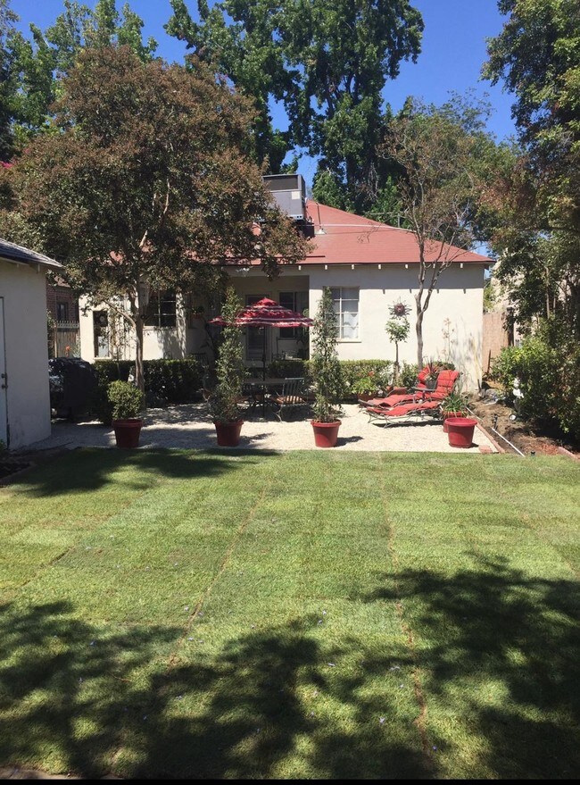 patio interior - 10926 Hartsook St