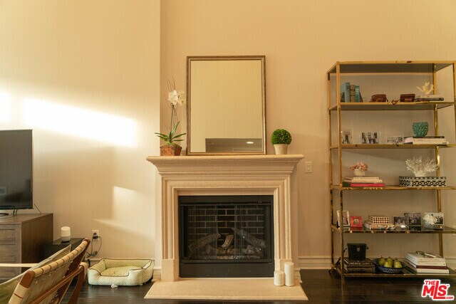 Foto del edificio - 1353 N Fuller Ave