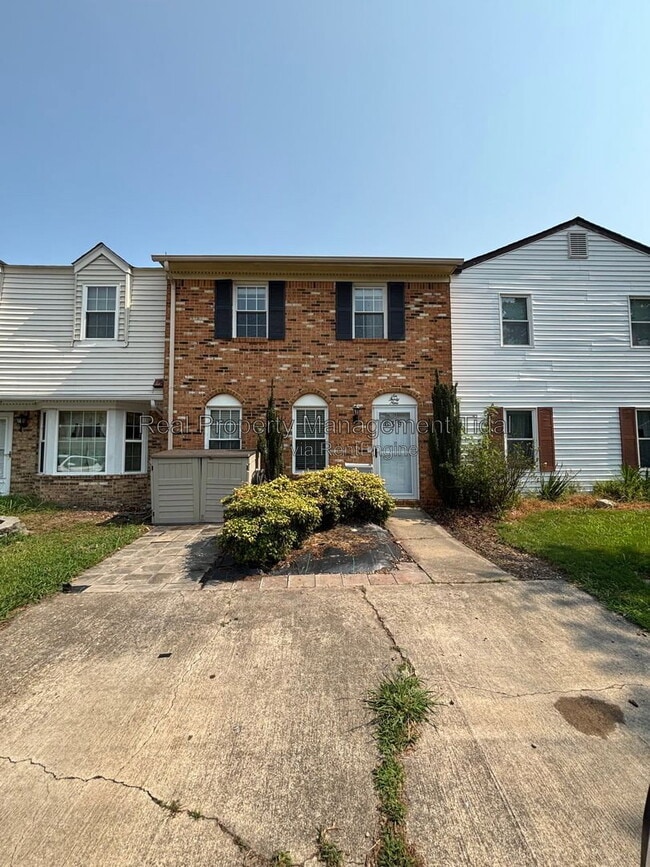 Building Photo - 639 Biltmore Dr