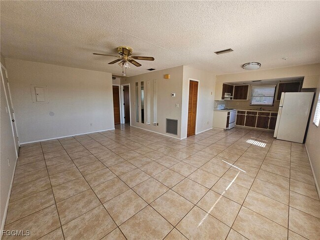 Building Photo - 1221 SE 46th Ln