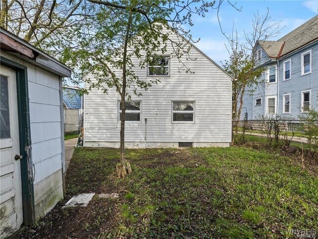 Foto del edificio - 15 Haller Ave