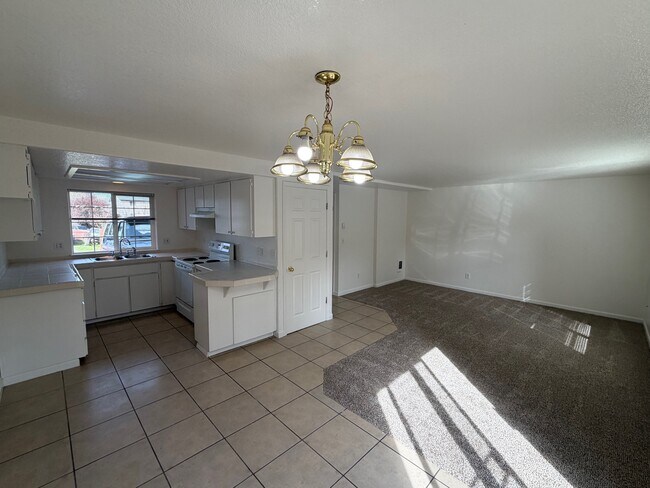 Foto del edificio - 4338 Ward Pl NE