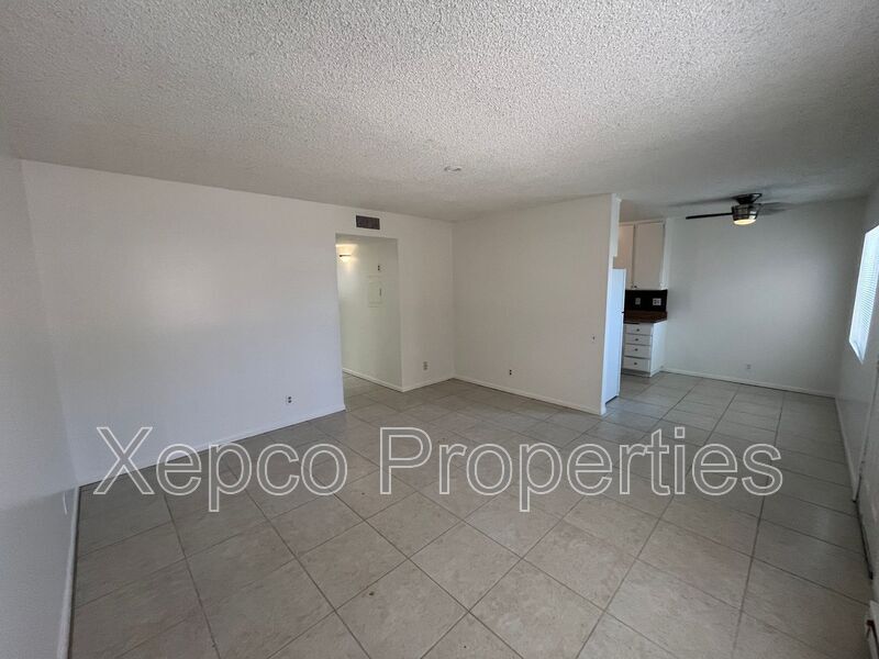 Primary Photo - 556 E Chuckwalla Rd