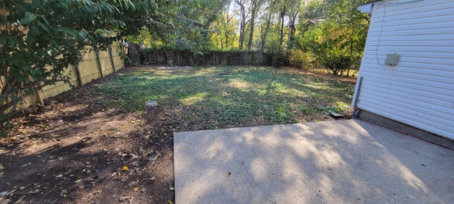 Building Photo - 803 W 84th St