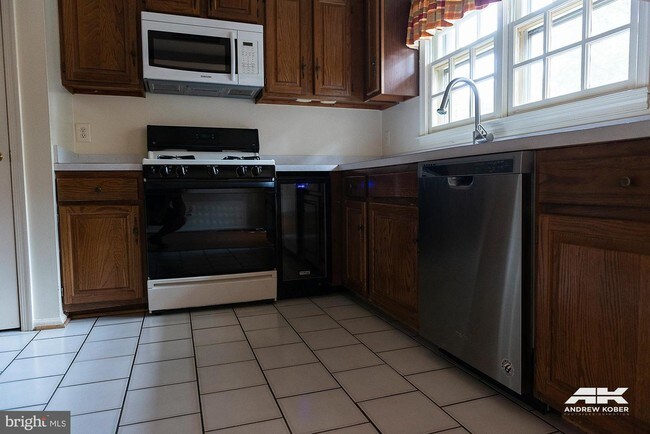 Building Photo - 5110 Bellemeade Ln