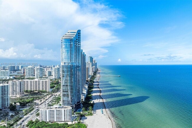 Foto del edificio - 15701 Collins Ave