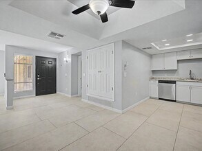 Building Photo - 8271 N Oracle Rd