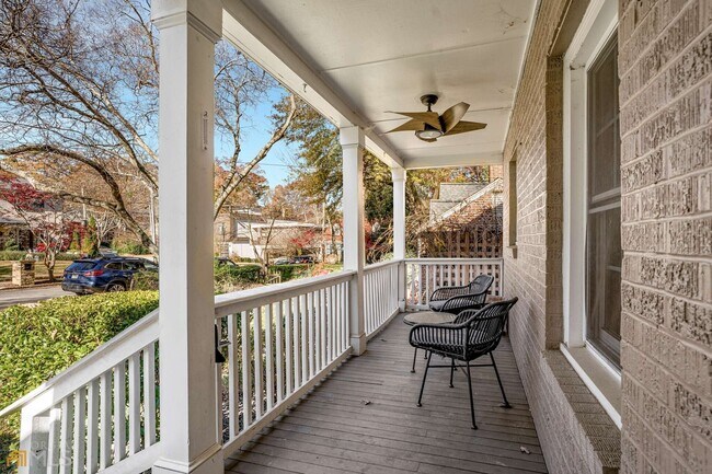 Building Photo - 932 Kings Ct NE