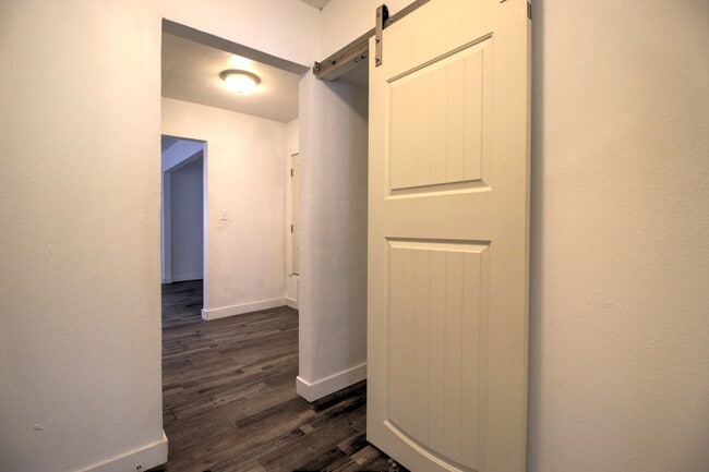 Building Photo - 1004 NE 19th St