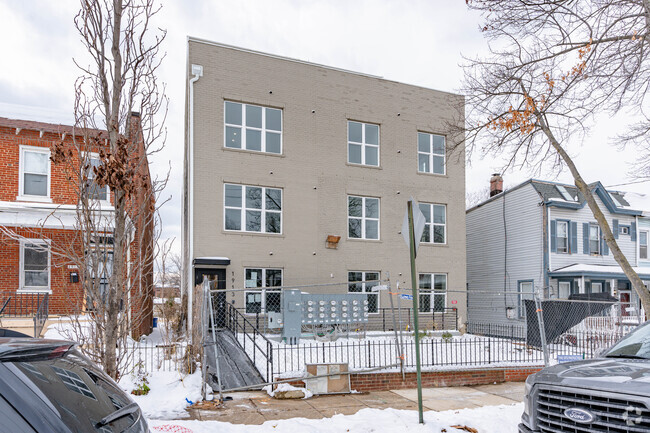 Building Photo - 1913 17th St SE