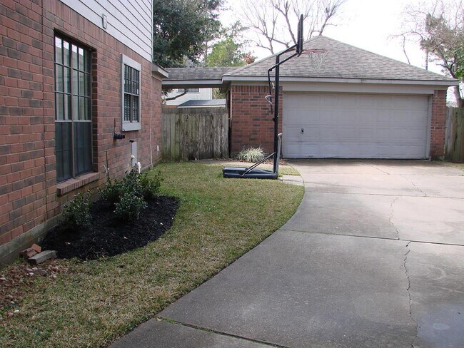 Foto del edificio - 462 Everington Dr